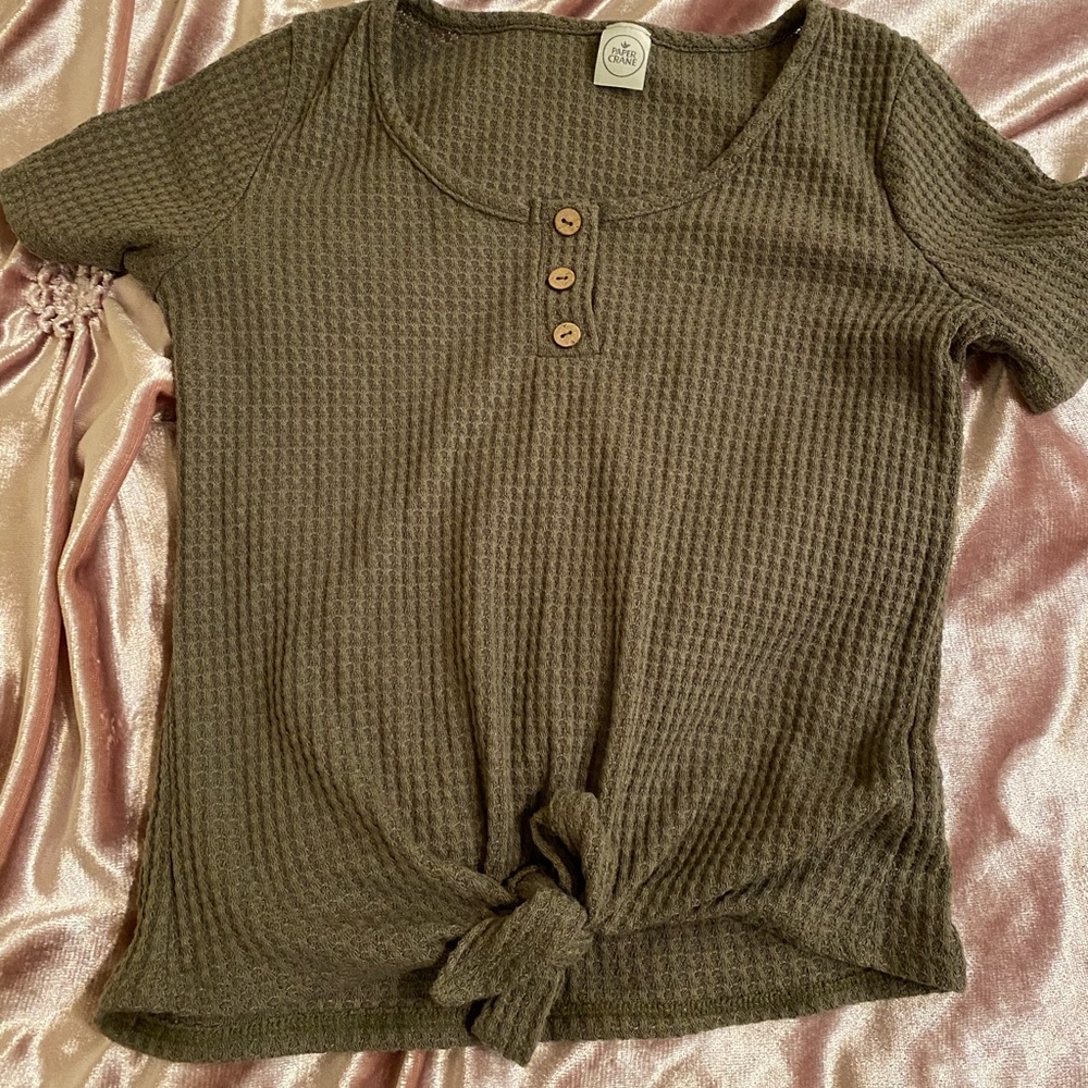 XS green tie shirt
